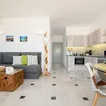Island View Santorini アパート